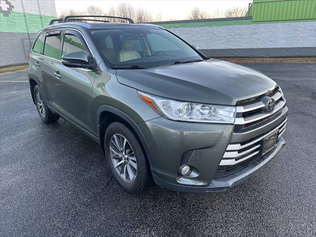 2017 Toyota Highlander XLE's photo